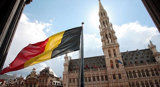 La Grand-Place de Bruxelles (Belgique). Le pays abrite plusieurs institutions qui fournissent des services mondiaux de règlement de transactions, gestion de patrimoine et paiement. (photo/Caro/ Rupert Oberhaeuser/Newscom)