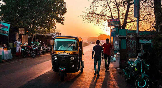 An auto rickshaw at sunset in Mumbai, the financial capital. India’s economy is rebounding from a sharp contraction last year. (photo: unsplash)