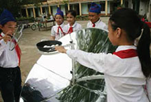 Vietnamese children testing the power of green energy. 