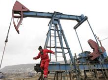Нефтяное месторождение в Баку, Азербайджан: страны могут воспользоваться периодом высоких цен на биржевые товары для создания бюджетных резервов (фото: David Mdzinarishvili/Reuters/Corbis). 