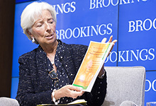 En su intervención en la Brookings Institution, la Directora Gerente del FMI, Christine Lagarde, señaló que la comunidad internacional, trabajando de forma conjunta, puede convertir la aspiración de desarrollo sostenible en una realidad (foto: FMI). 